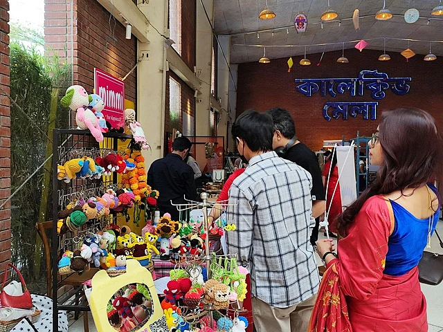 কালেক্টিভ মেলা নাম দেওয়া হয়েছে কেনাবেচার এই জমজমাট আয়োজনকে