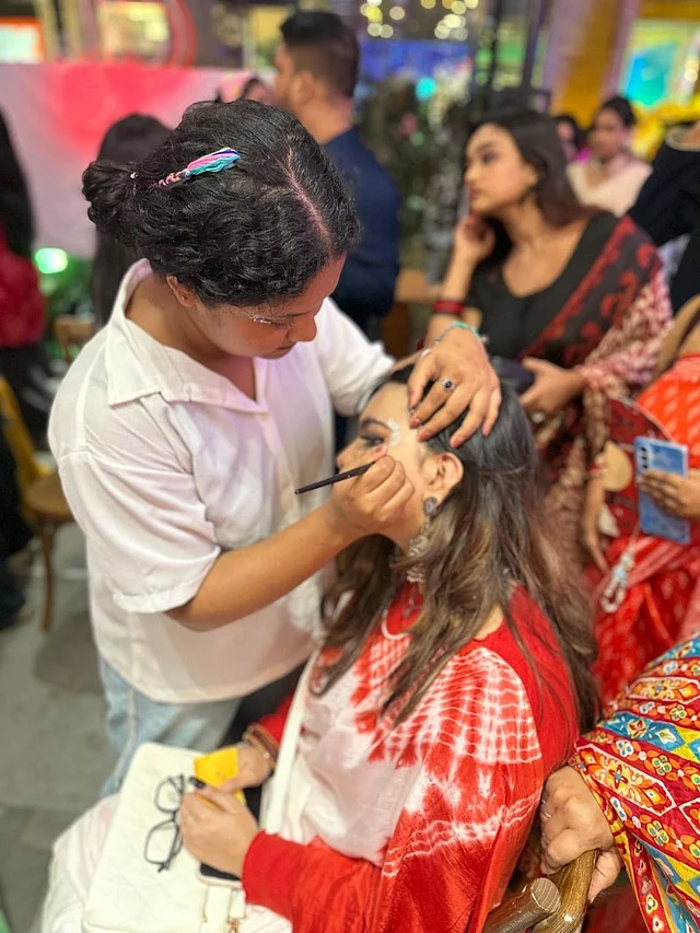 ফেস পেইন্টের আয়োজন তো থাকতেই হবে