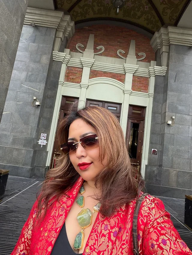 সোনায় সোহাগা হয়েছে লাল লিপকালার