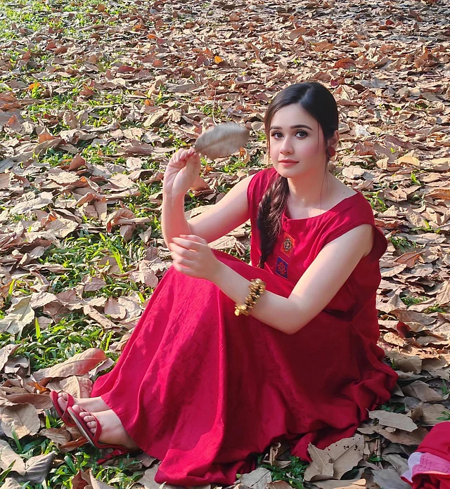 ঐশীর ভেতরে আছে একেবারে সাধারণ, আবেগপ্রবণ আর পরিবারকেন্দ্রিক একজন মানুষ