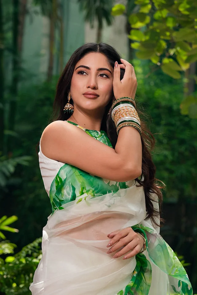 ত্বকের যত্নের ব্যাপারেও বেশ নিয়ম মেনে চলেন তিনি