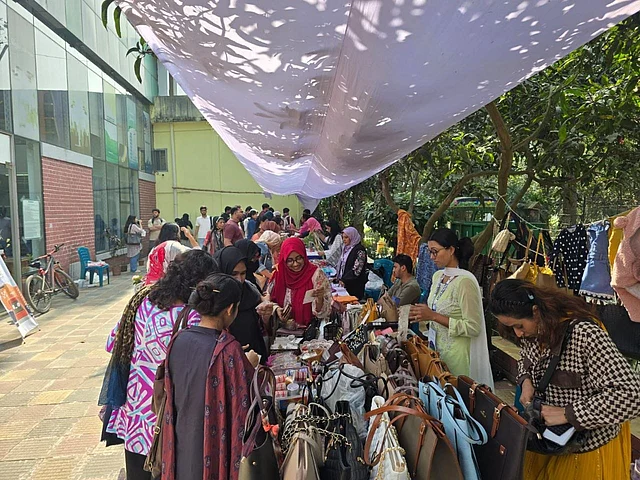 সুন্দর এই ক্যাম্পাসে আয়োজিত হয় নারী উদ্যোক্তা মেলা