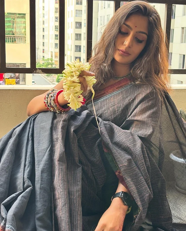 লাবণ্য দাশগুপ্তকে নিজের উপলব্ধি, পাঠ এবং অনুভূতির আলোকে পর্দায় তুলে ধরার চেষ্টা করেছেন মম