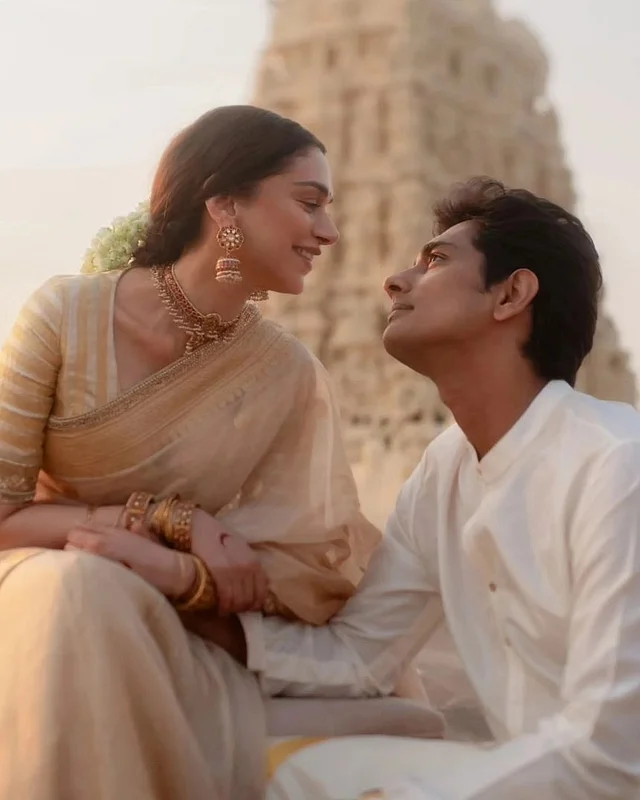 প্রথম বিচ্ছেদের পর দক্ষিণি অভিনেতা সিদ্ধার্থকে বিয়ে করেন অদিতি রাও হায়দারী
