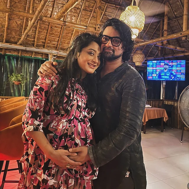তাঁদের এই সুন্দর ছবিগুলো বলে, ভালোবাসায় সেকেন্ড চান্স পেলে তা নিয়ে দেখা উচিত