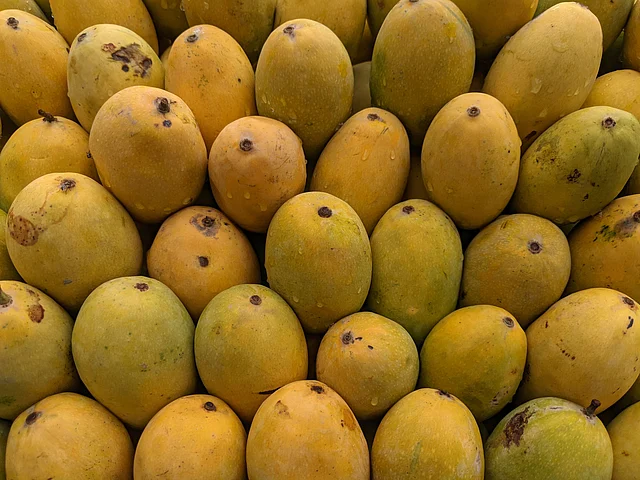 অতিরিক্ত হলুদ আমের চেয়ে গাছপাকা আম