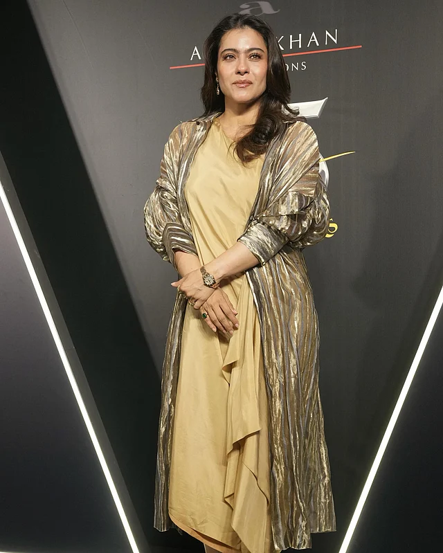 কাজল পরেছেন সোনালি লং কোটি দিয়ে বেইজ ড্রেস