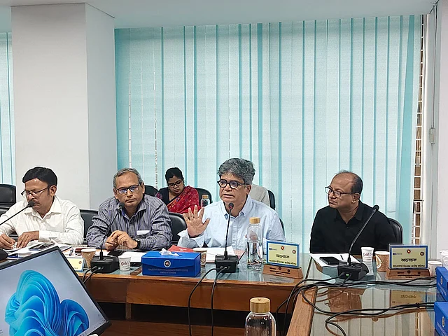 বক্তব্য রাখছেন ড. মাসউদ ইমরান মান্নু
