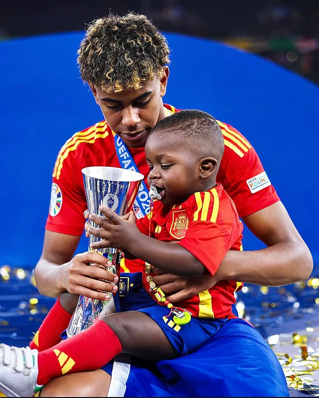 লামিনে ইয়ামালের জন্যও কেইন শুধু ছোট ভাই নয়; এই শিশুটি তাঁর জীবনের অনুপ্রেরণা