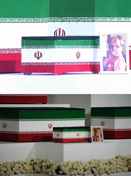 আয়াতুল্লাহ আলী খামেনির বড় কফিনের পাশে রাখা একটি ছোট্ট, জাতীয় পতাকায় মোড়ানো কফিন