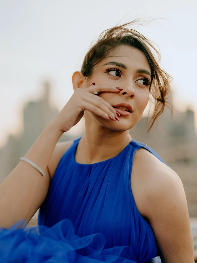 লুকটির আরেকটি বিশেষ দিক হলো এর মিনিমালিজম