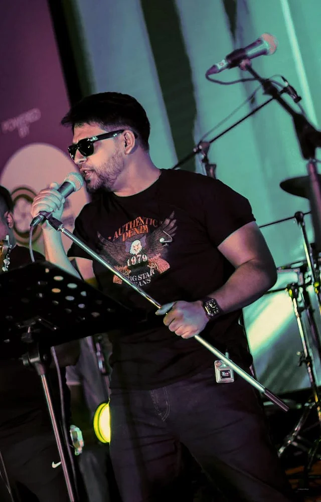 ব্যান্ডের ভোকাল পলাশ নূর