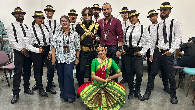 টিম স্টর্মি স্কাই ড্যান্স কোম্পানি