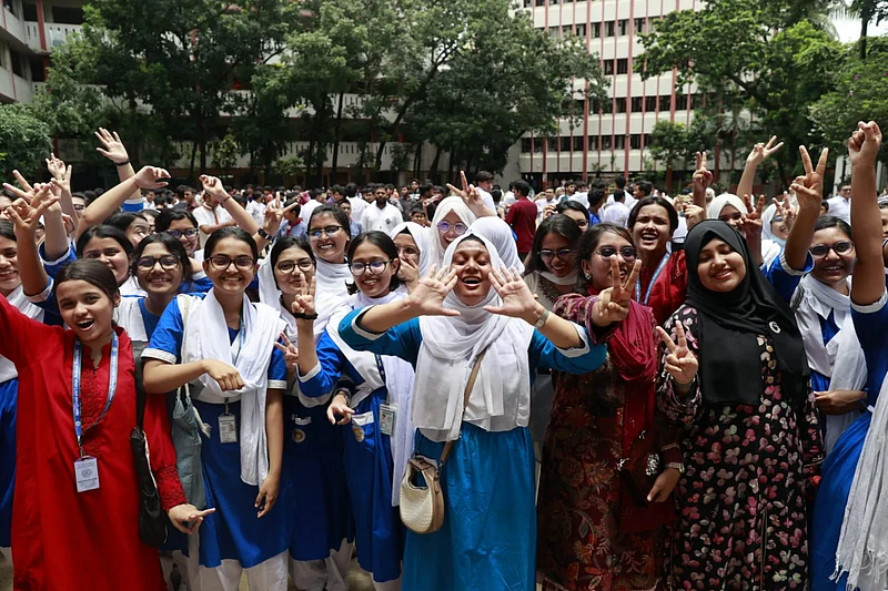 মতিঝিল আইডিয়াল স্কুলের শিক্ষার্থীরা