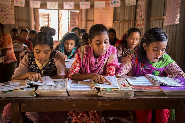 চরের স্কুলের ক্লাসরুম