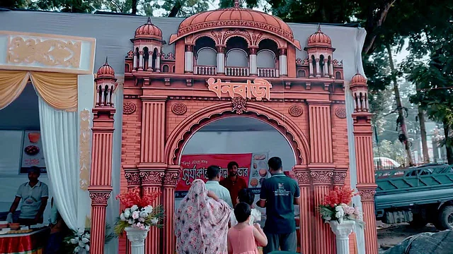 এভাবেই সাজানো হয়েছে স্টলগুলো