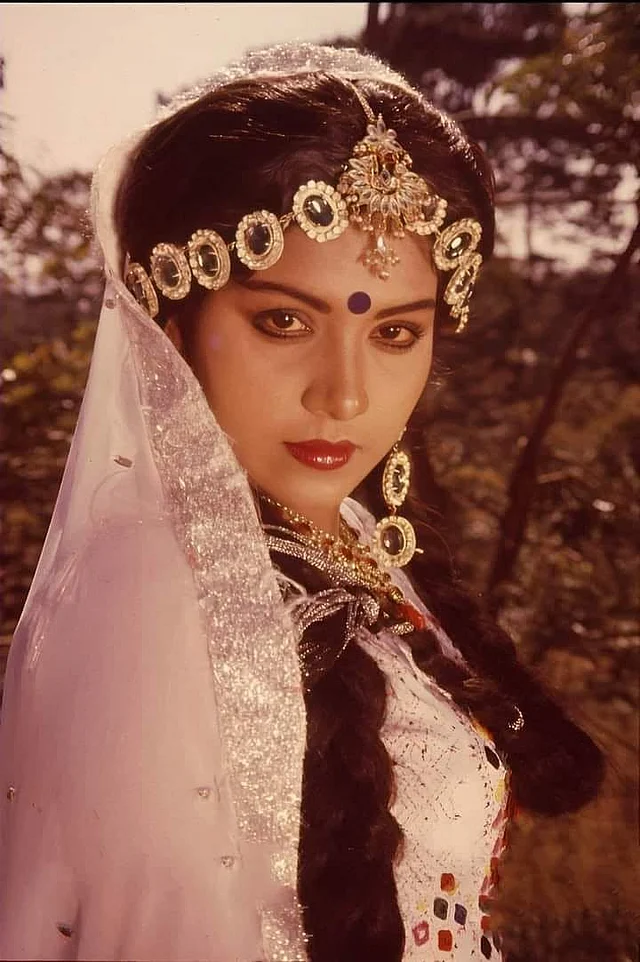 ফোক সিনেমা দিয়ে নিজের আলাদা লুক তৈরি করেছিলেন এই্রটিজের তুমুল জনপ্রিয় নায়িকা অঞ্জু ঘোষ।