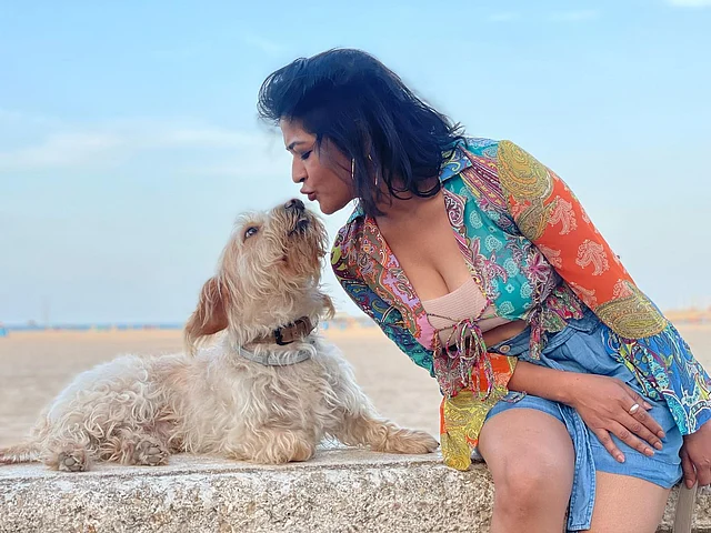 মিনিস্কার্ট, ডিপকেস টপ আর শার্টের লেয়ারিংয়ে দেখা দিয়েছেন বাঁধন এই ভ্যাকেশন লুকে
