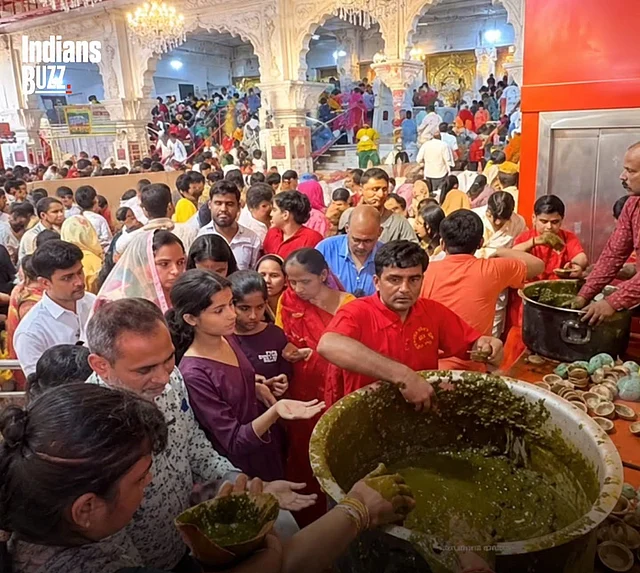 বিকেল হওয়ার আগেই মেহেদির মজুত শেষ হয়ে যায়