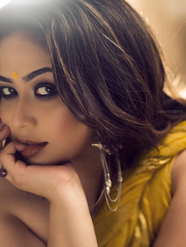খোলা চুলে হালকা হাইলাইটস