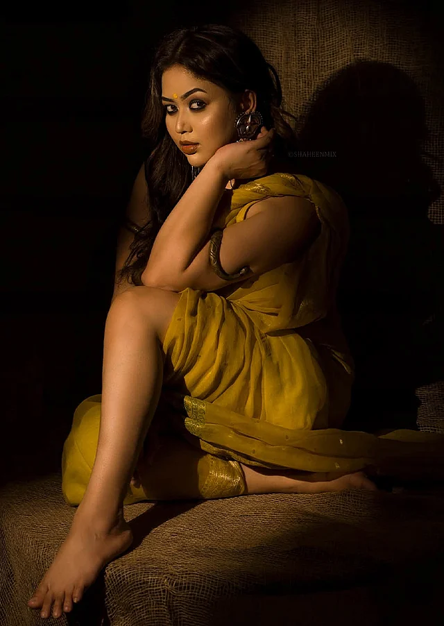 শাড়ির ড্রেপে বোল্ড আমেজ