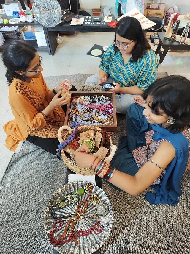পরিবেশবান্ধব জীবনযাত্রার নানা উপকরণ, সৃজনশীল কাজ ও শিল্পচর্চাকে একই আয়োজনে নিয়ে আসাই এই মেলার বিশেষ দিক