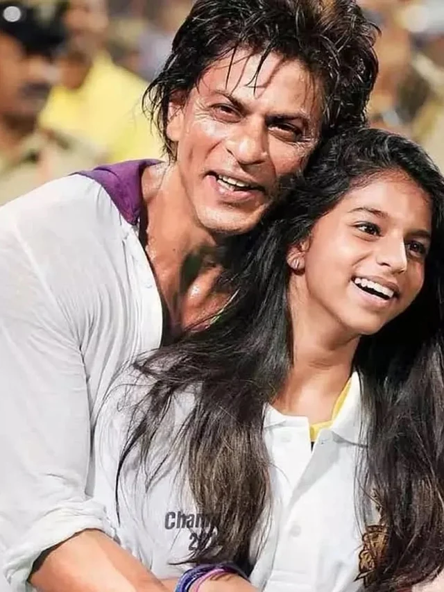 খেলার মাঠে বলিউড বাদশাহ শাহরুখ খান আর টিনেজার কন্যা সুহানার এই ছবিটি অনেক কথা বলে। এখন তাঁদের একসঙ্গে অনেক গ্ল্যাম লুকের ছবি থাকলেও এই প্রাণবন্ত ছবিটি এগিয়ে আছে বাব-মেয়ের সম্পর্কের মায়া তুলে ধরার দিক থেকে