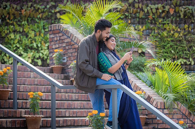 সুস্থ ও সম্মানজনক সম্পর্ক কেমন হওয়া উচিত, তা পরিবার থেকেই দেখানো জরুরি