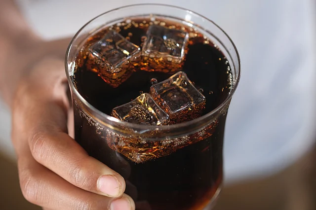 কোমল পানীয়ে চিনি অনেক বেশি থাকে