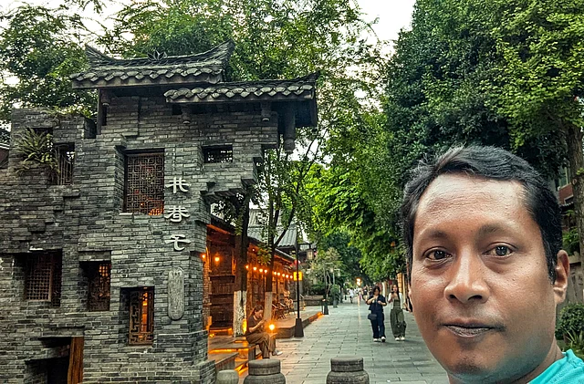 কোয়ানঝাই অ্যালিতে লেখক