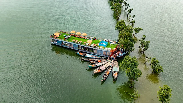 নাম তার ময়ুরাক্ষী