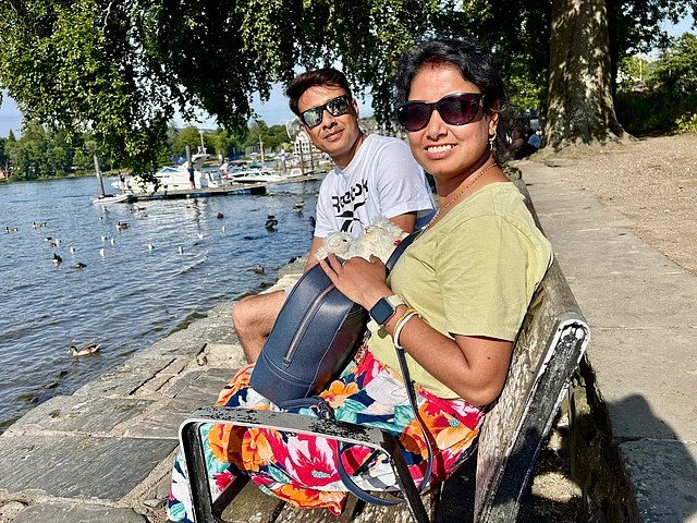 উইন্ডারমেয়ার লেকের ধারে সস্ত্রীক লেখক