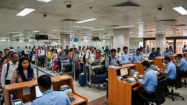 ইমিগ্রেশন পুলিশ বা অফিসারের সুনির্দিষ্ট দায়িত্ব আছে