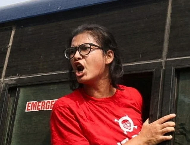 নেহ একজন থিয়েটারকর্মীও