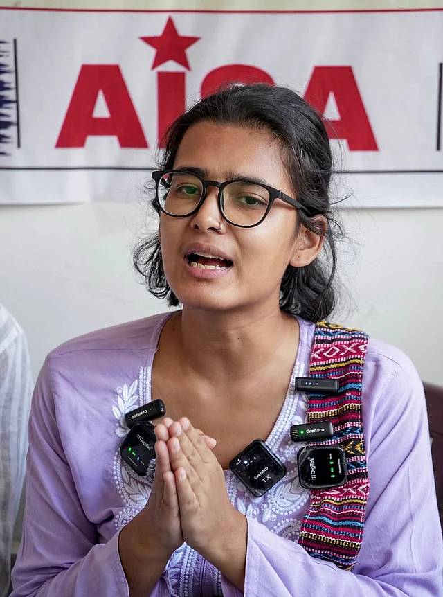 তাঁর বাবা-মা বিজেপি তথা মোদির কট্টর সমর্থক