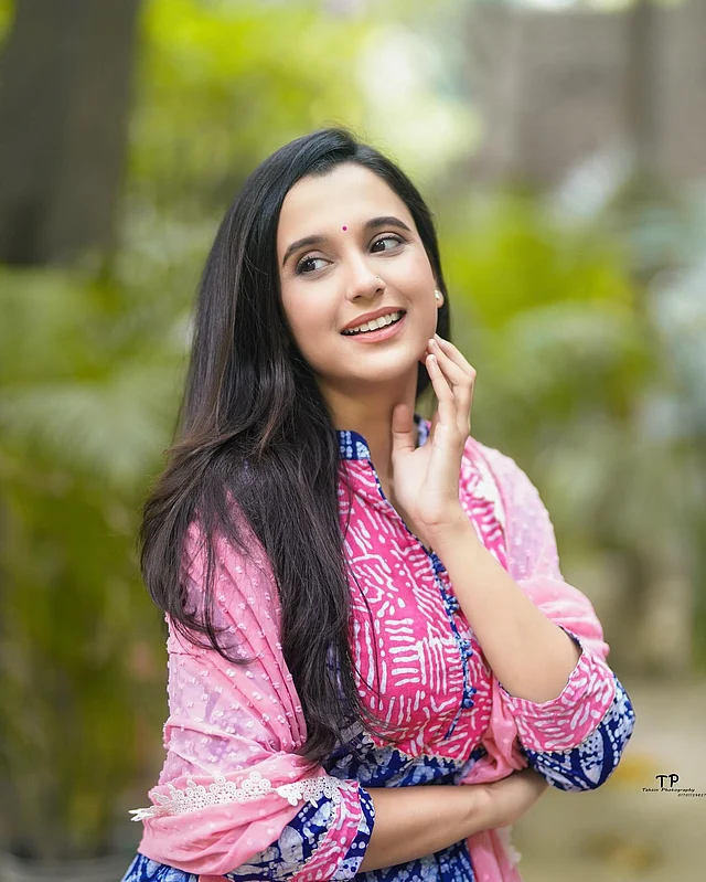 নাটক আর মডেলিং দিয়ে নজরকাড়া জনপ্রিয় অভিনেত্রী সাবিলা নূরকে একসময় এমন স্নিগ্ধ 'মিষ্টি মেয়ে' লুকে দেখা যেত বেশি