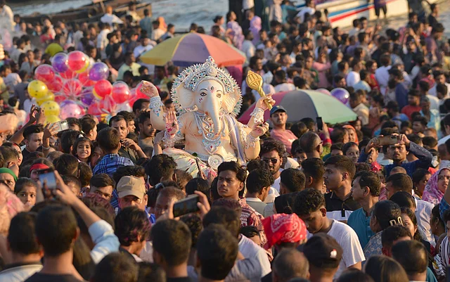 গণেশও চলেছে মায়ের পথে