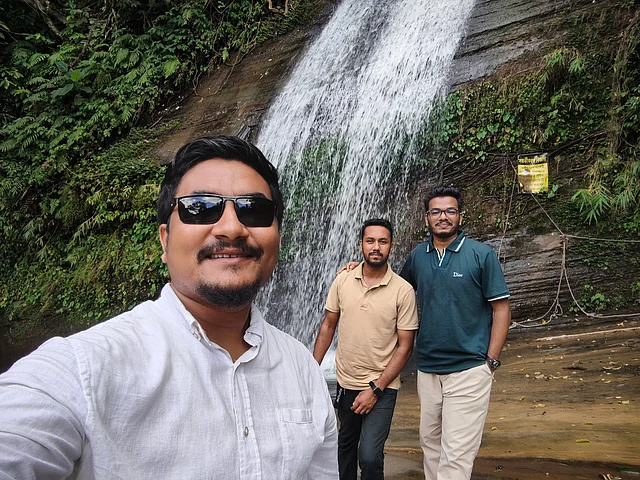 ঝরনার সামনে সবান্ধব লেখক
