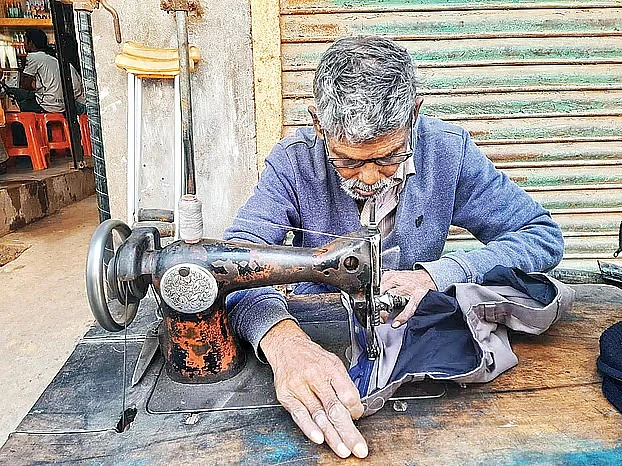 কাজ বাড়বে দর্জিদের