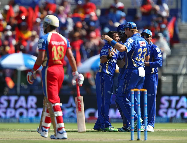 Rajasthan Royals celebrate the prized scalp of Royal Challengers in an IPL 2014 match in Abu Dhabi on 26 April 2014. Photo: BCCI