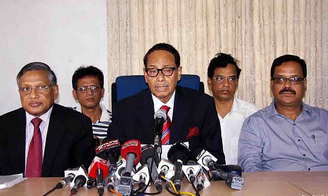 Jatiya Party president Hussain Muhammad Ershad addresses a press conference on Saturday delivering the party's official reaction about the proposed budget at his Banai office in Dhaka. Photo: Focus Bangla