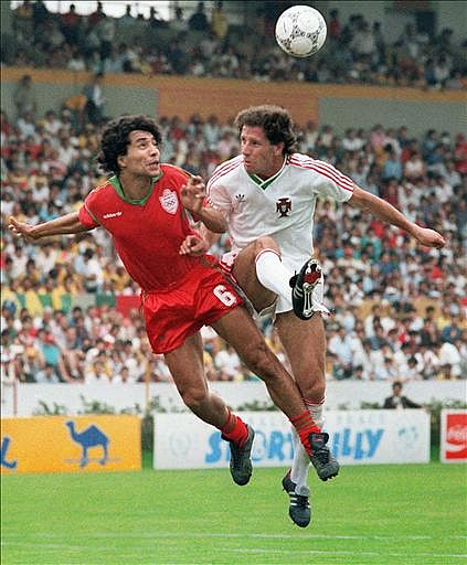 Moroccan midfielder Abdelmajid Dolmy (L) collides with Portuguese Magalhaes as he goes for the ball on 11 June 1986 in Guadalaraja during the World Cup first round soccer match between Morocco and Portugal. Morocco beat Portugal 3-1. Photo: AFP