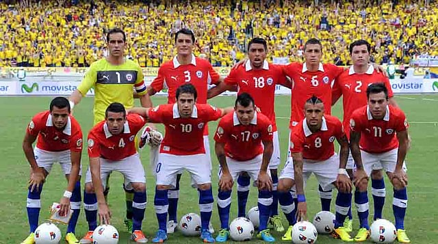 Chile's national football team poses for pictures before the start of the Brazil 2014 FIFA World Cup South American qualifier match against Colombia, in Barranquilla, Colombia, on October 11, 2013. AFP