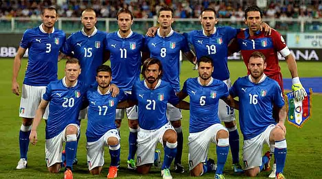 Italy's national football team players pose prior to the FIFA World Cup 2014 qualifying football match Italy vs Bulgaria on September 6, 2013 at Renzo Barbera stadium in Palermo. AFP
