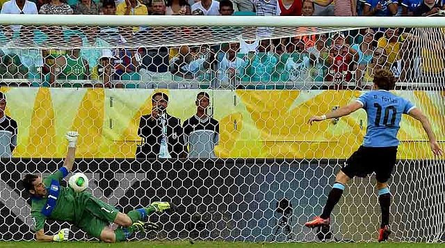 Italy's goalkeeper Gianluigi Buffon (L) stops the penalty taken by Uruguay's forward Diego Forlan during the penalty shoot-out of their FIFA Confederations Cup Brazil 2013 third-place football match, at the Fonte Nova Arena in Salvador, on June 30, 2013. AFP