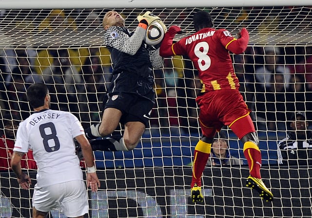 US goalkeeper Tim Howard (C) and Ghana's defender Jonathan Mensah (R) jump for the ball as US midfielder Clint Dempsey looks on during the 2010 World Cup round of 16 football match at Royal Bafokeng stadium in Rustenburg, South Africa, on June 26, 2010. AFP