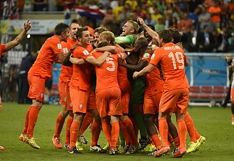Netherlands' footballers celebrate after defeating Costa Rica during the penalty shootout after the extra time in the quarter-final football match between Netherlands and Costa Rica at the Fonte Nova Arena in Salvador during the 2014 FIFA World Cup on July 5, 2014. AFP