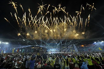 Fireworks light up the sky during the closing ceremony of the 2014 Commonwealth Games at Hampden Park in Glasgow, Scotland, on August 3, 2014. AFP