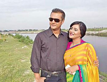 Aupee and Shahed in the music video.