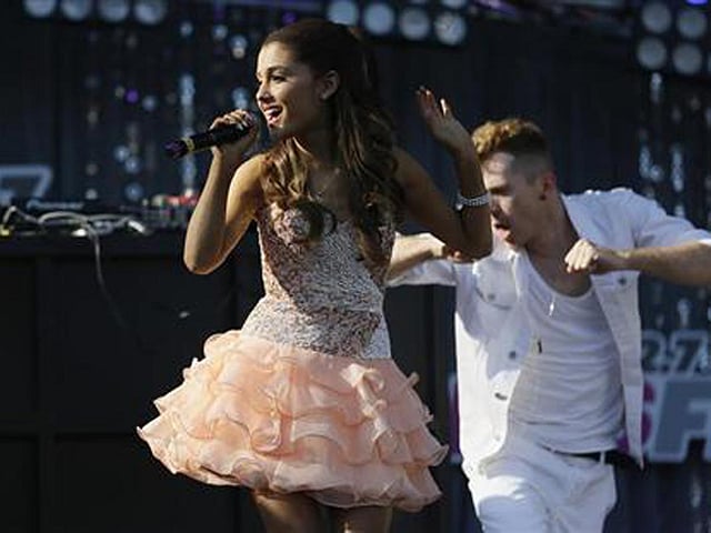 Ariana Grande’s great perfume sale. Photo: Reuters